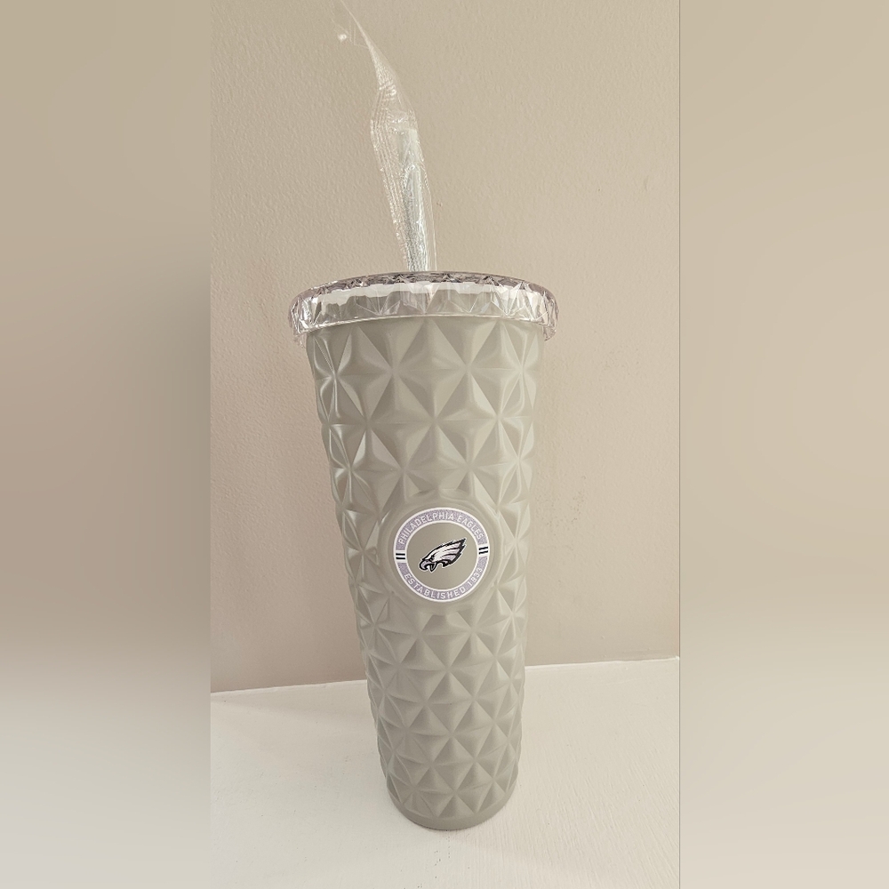 New Philadelpia Eagles Light Gray Tumbler with Straw
